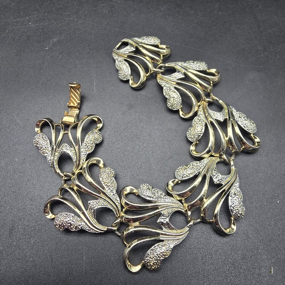 Sarah Coventry Frosted Feather Link Bracelet Silver Tone Vintage Jewelry - Picture 9 of 12